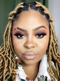 Let me start this by saying, THANK YOU JESUS!!🙏🏽🙌🏾 Since being  diagnosed with Multiple Sclerosis, my hands haven't quite worked the way  they used to. I've had to fully adapt the way