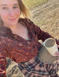 Beryl Piper's Instagram, Twitter & Facebook