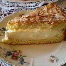 Bienenstich Mit Sahne Und Honigcreme Rezept Bienenstich Rezept Bienenstich Kuchen Kuchen Und Torten Rezepte