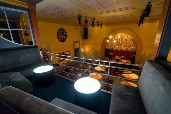 Harlems Paradise | Balcony Lounge with view of the stage.
