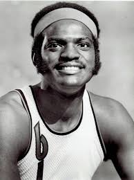 1976 Vintage Photo Portland Trail Blazers Sidney Wicks poses in uniform  headband