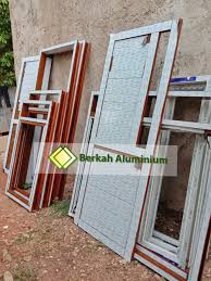 Untuk informasi harga kusen aluminium merk ykk per meter lari dan pemesanan bisa hubungi marketing kami. Kusen Aluminium Serat Kayu Murah Bergaransi Berkah Aluminium