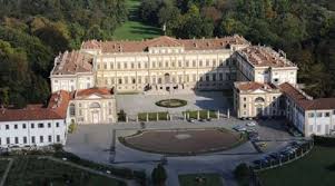 La villa possiede uno splendido giardino all'inglese, che evoca atmosfere romantiche dimenticate: Villa Reale In Milan Milano Travelmyglobe Com