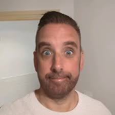 I'M ENGAGED!!!!! 💍💍💍 True love isn't dead. All it takes is sending a  creepy DM to a stranger