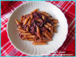 Ho lessato gli gnocchi e li ho saltati nel sugo di radicchio. Pasta Al Radicchio Cremosa Senza Panna