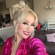 Lucy Gerber's Instagram, Twitter & Facebook