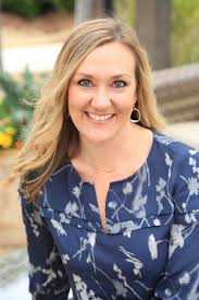 Kari Martinez's Instagram, Twitter & Facebook