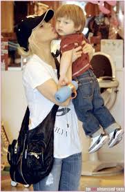 Christina aguilera is one of the hottest breakout stars of the late 90s and early 2000s. Pin On Style Mommy