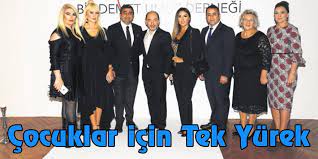 Korkmaz'ın boğaz'daki yalısının kapısını aşındıran, bodrum'daki otelinde bedava tatil yapan ve ceplerini dolduran kerli ferli gazetecilerin ipliği pazara çıkacak ifadesini kullandı. Cocuklar Icin Tek Yurek