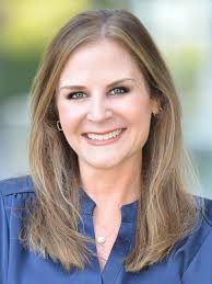 Laura Dew's Instagram, Twitter & Facebook