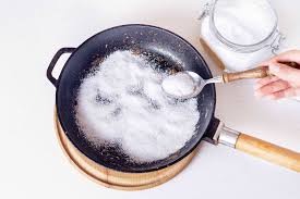 Pour 1 glass of white vinegar into the water and stir gently to mix both ingredients. How To Clean A Burnt Pot