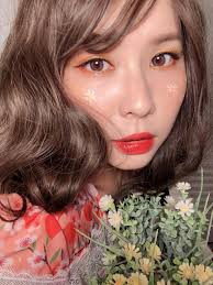 我最佩服自己的地方是从小我的艺术天份就不高别说我的画功能多搞笑就有多搞笑可是来到化妆的时候