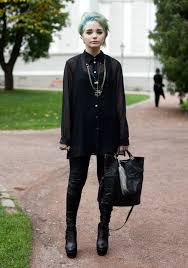 Goth Chic She Looks Quasi Business Y 3 For Those Days Where You Need To Look Somewhat Normal By Society S Standards Lol Dark Fashion Fashion Casual Goth