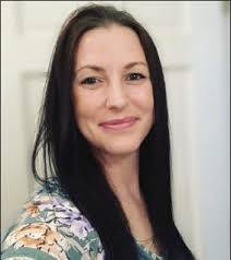 Kelly Groff's Instagram, Twitter & Facebook