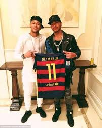In addition, the player has a house in beverly hills. Barcelona Star Neymar Enjoys 7 000 A Night Beverly Hills Mansion With Gym And Cinema While Living The High Life In Los Angeles Courtesy Of Airbnb Daily Mail Online