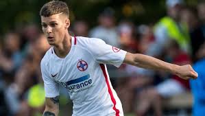 Dennis man is a free agent in pro evolution soccer 2020. Fenerbahce Manchester United In Kapisindan Donen Dennis Man In Pesinde 90min