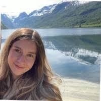 Amelia Poole's Instagram, Twitter & Facebook