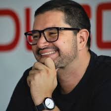 Gustavo Villapol actualizó su foto del...