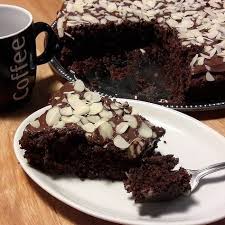 Bonjour Voici Comme Promis La Recette De Ce Delicieux Gateau Moelleux Au Chocolat Fondant En Bouche Et Gourmand A Souha Sweet Recipes Food Cooking And Baking