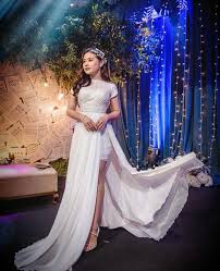 Di sini prilly akan berperan sebagai anak sma dengan menjadi lily. Berpelukan Netizen Harap Prilly Latuconsina Dan Reza Rahadian Menikah Kumparan Com