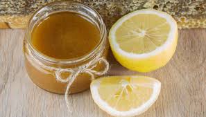Unite anche il succo di cottura (i 350 ml tenuti da parte), mescolate bene per far sciogliere lo zucchero ed avviate la cottura dei limoni. Marmellata Di Limoni Con Miele Delizia Succulente E Golosa