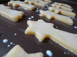 Tout doit résister à l'eau et au vent! Les Petits Biscuits Pour Bebe A Partir De 9 Mois Les Petits Tabliers De Clem Et Lulu