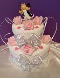 Brautpaare wünschen sich heutzutage vor allem eines zur hochzeit: Hochzeits Geld Geschenk Handtuchtorte 2 Stockig Rosa Weiss Geschenke Geschenk Spruche Hochzeitsgeschenke Ideen