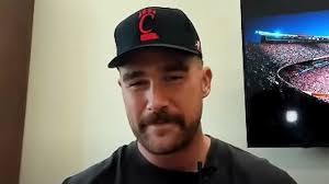 Travis Bench's Instagram, Twitter & Facebook