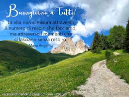 11 immagini di buon compleanno con i fiori. Cdb Cartoline Per Tutti I Gusti Cartolina Con Aforisma Buongiorno A Tutti La Vita Si Misura Attraverso I Momenti Che Ci Lasciano Senza Respiro Con Immagine Della Montagna E I Suoi Prati