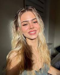 2025. Follow me Sara Crumbleleg @highlight #share