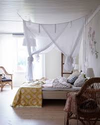 Turn A Normal Bed Into A Four Poster One Wohnung Vorhange Wohnung Dekoration Wohnung Schlafzimmer