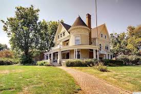 300 S 18th St Quincy Il 62301 Old House Dreams Queen Anne House House