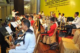 Sabtu, 27 okt 2001, jam 2000 jom masuk tentera. Mindef Malaysia No Twitter Pancaragam Pusat Gabungan Atm Sedang Mendendangkan Lagu Sempena Majlis Santapan Beradat Di Wisma Perwira Atm Kl Hishammuddinh2o Https T Co Ggbzakzapr