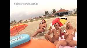 Vendedor de sorvete é surpreendido por grupo de garotas peladas na praia -  XVIDEOS.COM