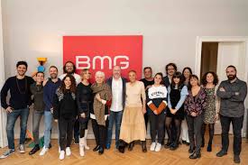 Dm7 mare in tempesta e cielo stellato. Un Sorriso Dentro Al Pianto Il Singolo Di Ornella Vanoni A Cui Hanno Collaborato Francesco Gabbani E Pacifico