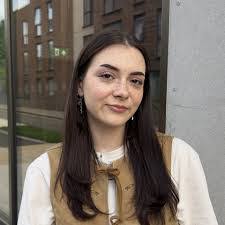 Lara Adkins's Instagram, Twitter & Facebook