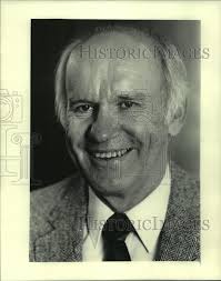 1985 Press Photo Milton Strauss of the Wisconsin Division of Tourism