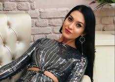 Un bărbat a plantat, timp de soi ani, mii de flori pentru soția lui oarbă, pentru ca ea să savureze mirosul. 18 Puterea Dragostei Ideas Putere Dragoste Prezentator Tv