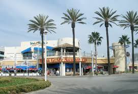 This spectacular waterfront place, serves a variety of seafood favorites in decidedly forrest gump style. Bubba Gump Shrimp Company Wikipedia La Enciclopedia Libre