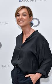 L'assedio | pinguini tattici nucleari e daria bignardi. Palinsesti Discovery 2019 2020 Dall Assedio Di Daria Bignardi A The Real Housewives