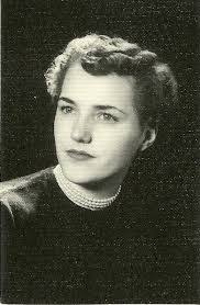 Nina Bates's Instagram, Twitter & Facebook