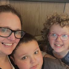 Is this a salad with spinach, arugula, strawberries, blueberries, and  blackberries?