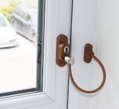 Pintu belakang sebelah kanan berada dalam keadaan baik, boleh dibuka. Kunci Kanak Kanak Pada Tingkap 61 Foto Pemasangan Kunci Mengunci Kanak Kanak Pada Struktur Plastik Kunci Pada Casement Pvc