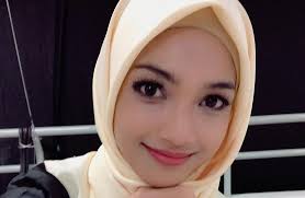 Drama bersiri 20 episod ini diarahkan oleh sutradara hadith omar. Biodata Atikah Suhaime Pelakon Drama Klik Pengantin Musim Salju Blog Informasi