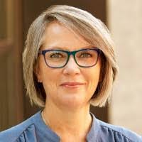 Alicia Comstock's Instagram, Twitter & Facebook