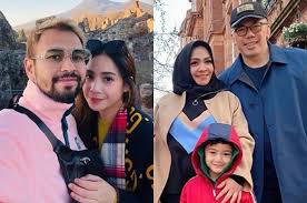 Entdecke rezepte, einrichtungsideen, stilinterpretationen und andere ideen zum ausprobieren. Hartanya Bak Tak Habis 7 Turunan Usai Jadi Janda Gideon Tengker Rieta Amilia Sukses Gaet Duda Kaya Raya Terungkap Pekerjaan Ayah Tiri Nagita Slavina Di Perusahaan Internasional Semua Halaman Grid Star