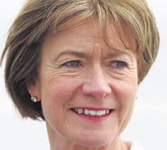 Éiríonn Norris as an rás