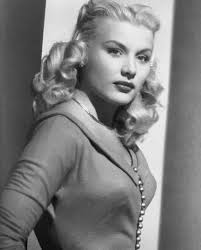 Sydney Sweeney reads Pretty Perfect Deadly book