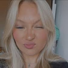 Angelica Sewell's Instagram, Twitter & Facebook