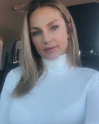 Amber Sheedy's Instagram, Twitter & Facebook